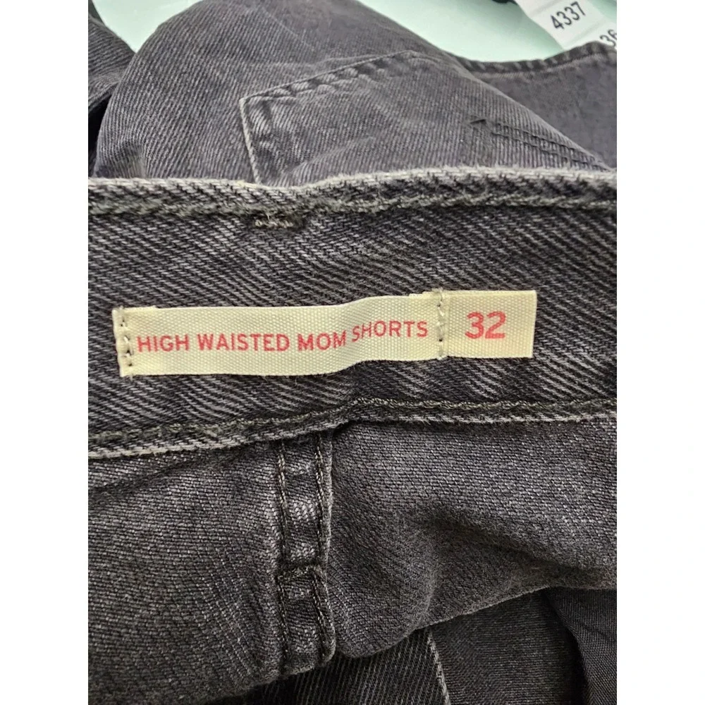 Levi's Womens High Rise Mom Shorts Black Denim Casual Size 32